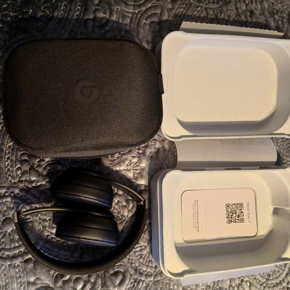 NEW! BEATS SOLO 4 - Picture 3 of 5